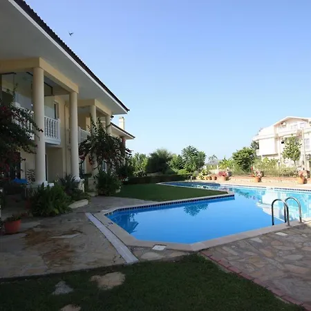 Nearby The Sea With Pool Triplex