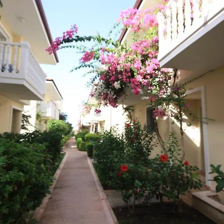 Nearby The Sea With Pool Triplex Villa