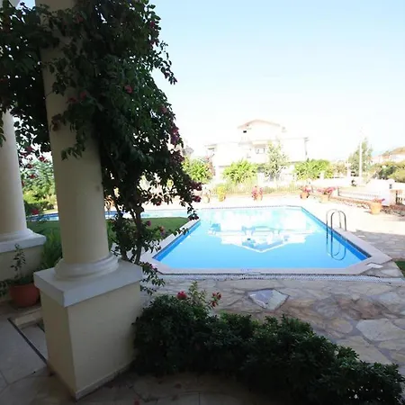Nearby The Sea With Pool Triplex